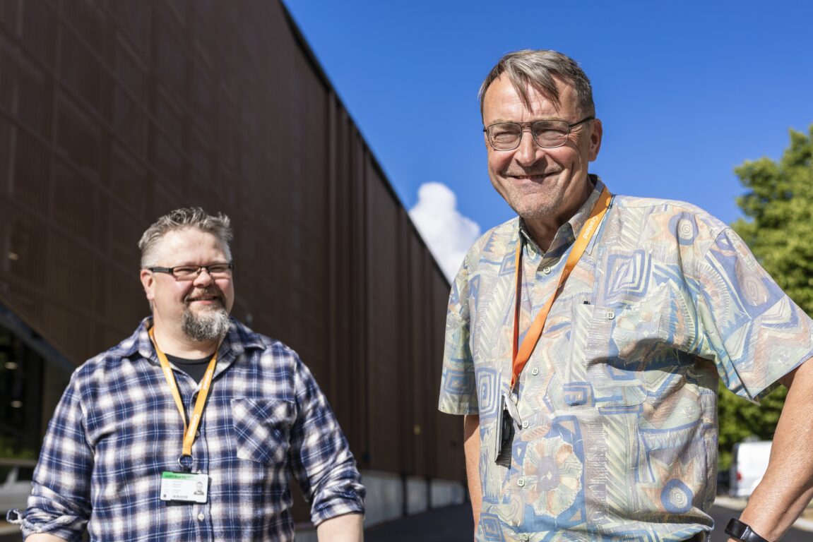 Granlund Saimaan ryhmäpäällikkö Antti Vahvaselkä (vas.) ja osastonjohtaja Jukka Rantalainen Lappeenrannan sisäliikuntahallilla.